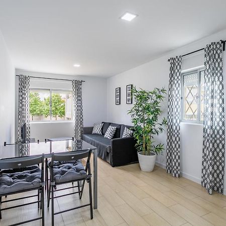 House Black & White Apartment Lisbon Exterior photo