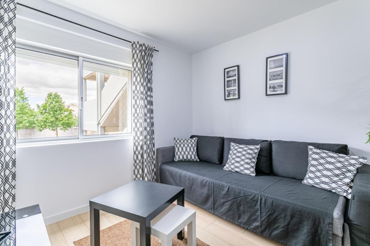 House Black & White Apartment Lisbon Exterior photo