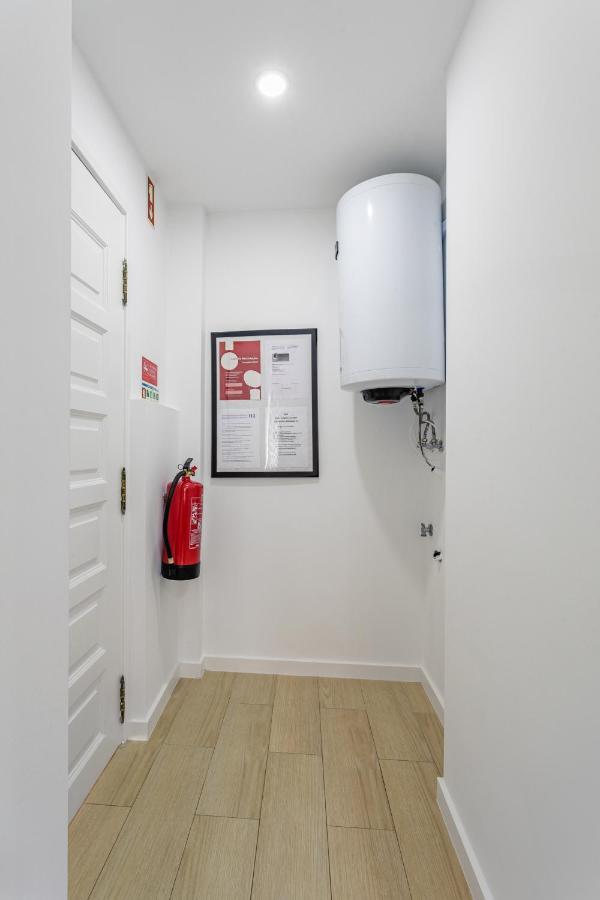 House Black & White Apartment Lisbon Exterior photo