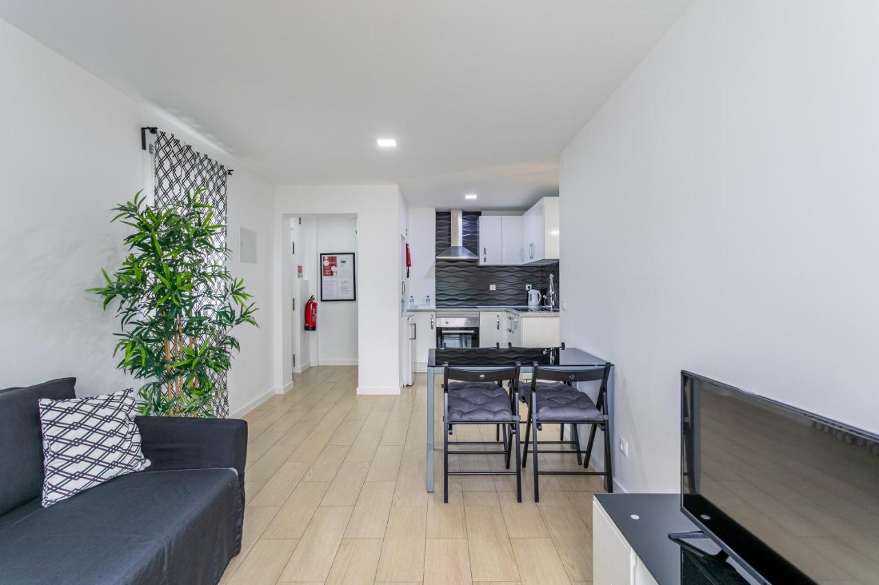 House Black & White Apartment Lisbon Exterior photo