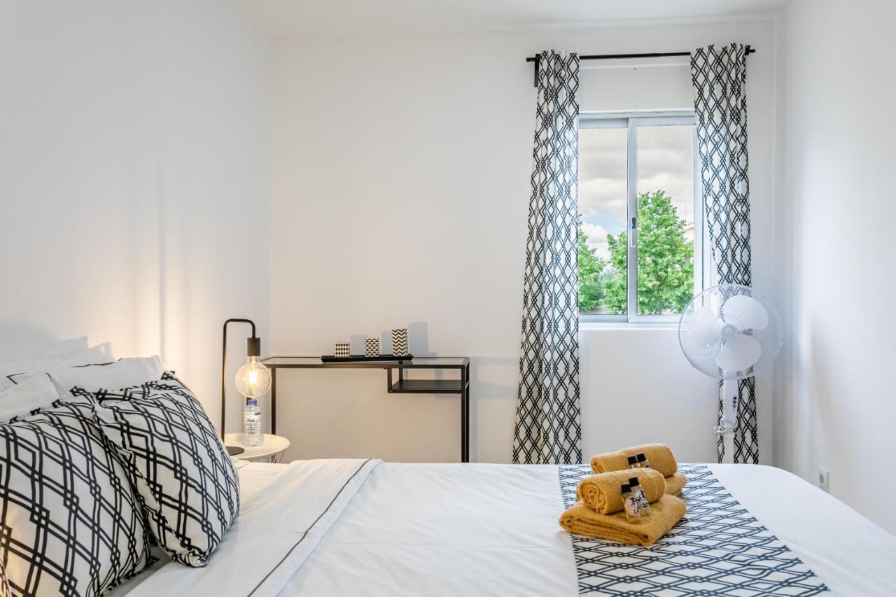House Black & White Apartment Lisbon Exterior photo