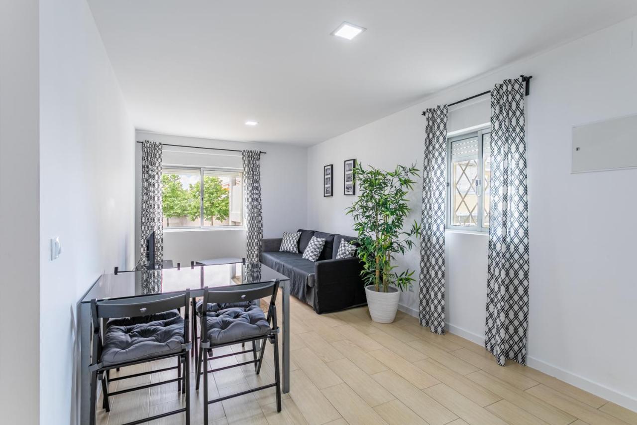 House Black & White Apartment Lisbon Exterior photo